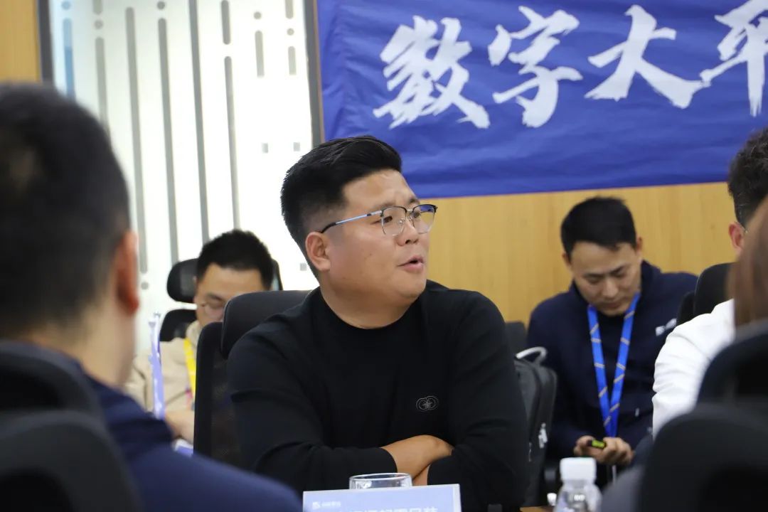 張總積極為大家解答疑惑.jpg